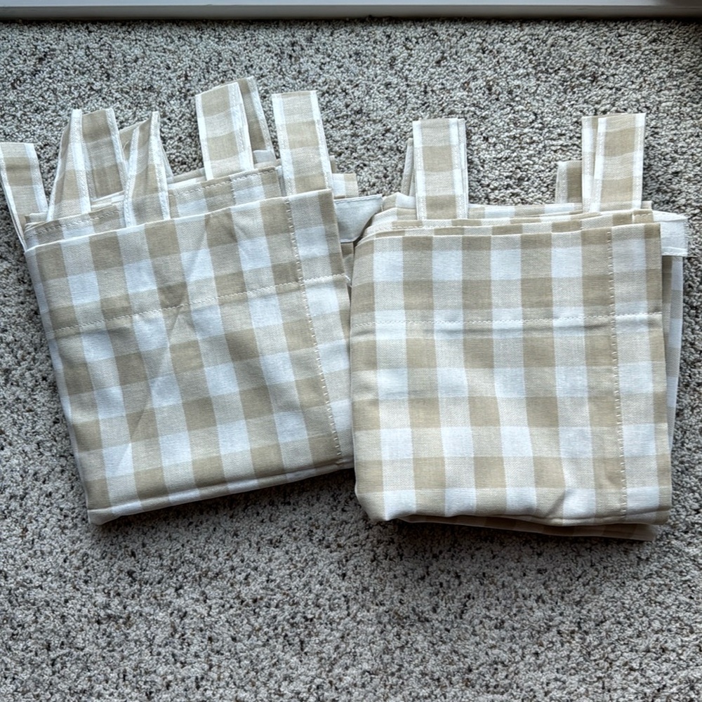 2 Curtains